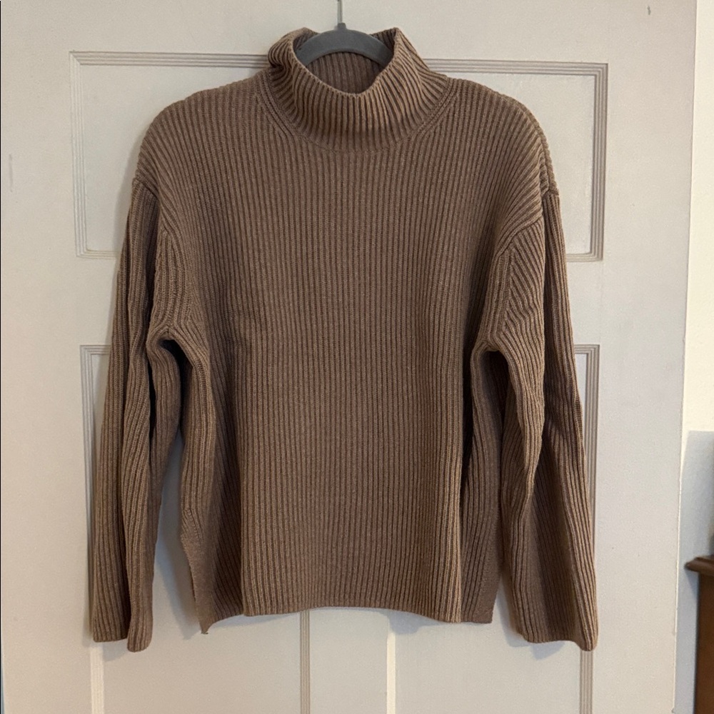 GAP Women’s Tan Thick Knit Ribbed Mockneck Sweater - size M